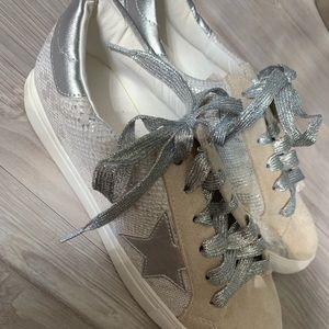 Star tennis shoes Sz.7